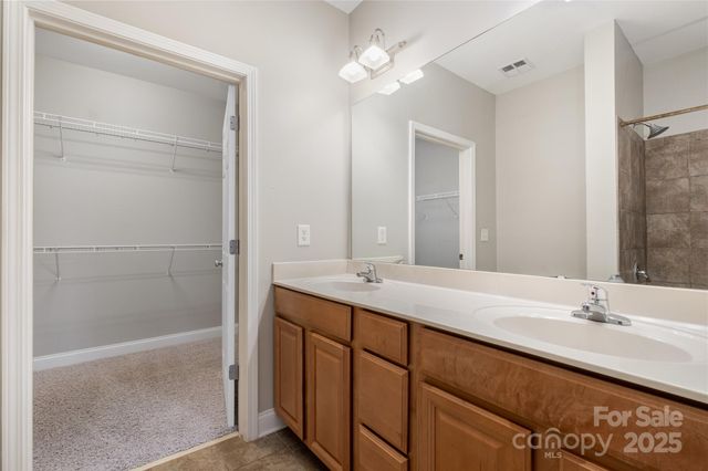 1000 E Woodlawn Road 217, Charlotte, NC 28209