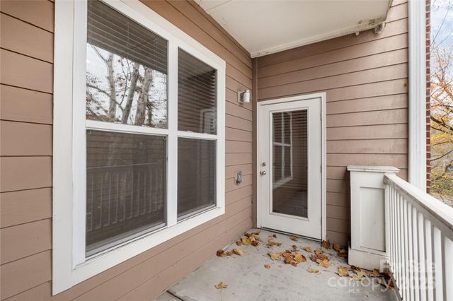 1000 E Woodlawn Road 217, Charlotte, NC 28209