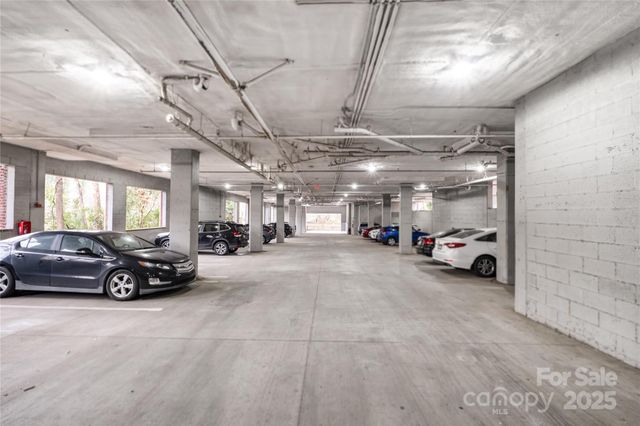 1000 E Woodlawn Road 217, Charlotte, NC 28209