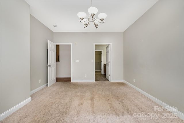 1000 E Woodlawn Road 217, Charlotte, NC 28209