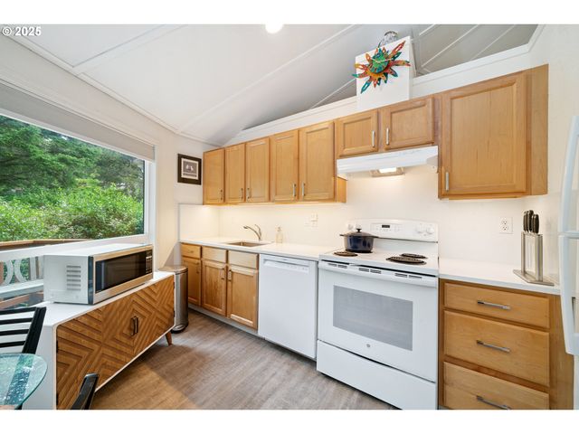 3632 W CHINOOK Ave, Cannon Beach, OR 97110