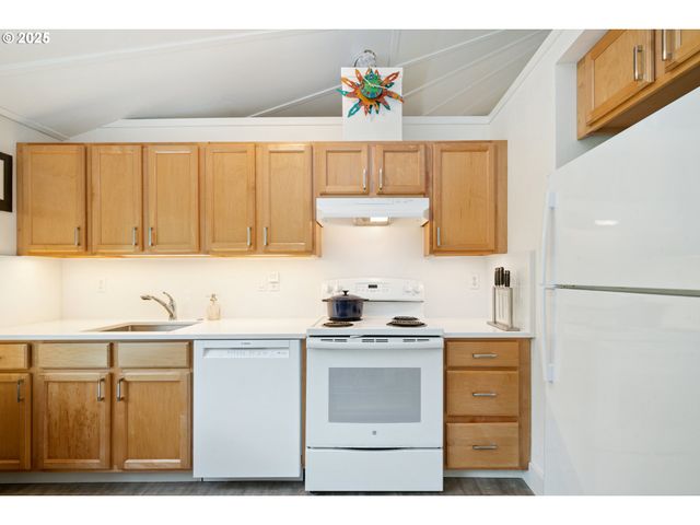 3632 W CHINOOK Ave, Cannon Beach, OR 97110