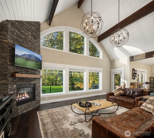 7315 Moon Valley Rd SE, North Bend, WA 98045