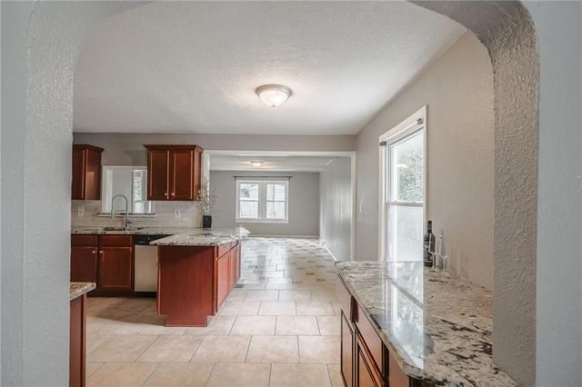 3011 S 10TH Street, Kansas City, KS 66103