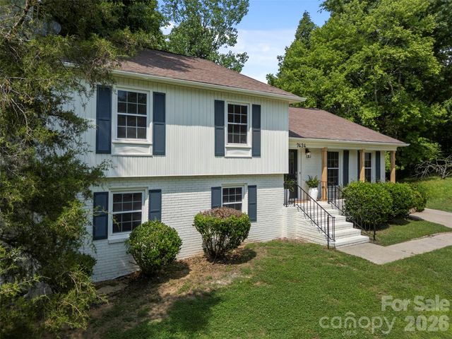 7434 Kilcullen Drive, Charlotte, NC 28270