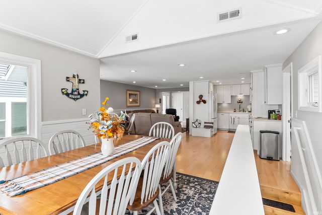 11247 N East Wawasee Drive, Syracuse, IN 46567