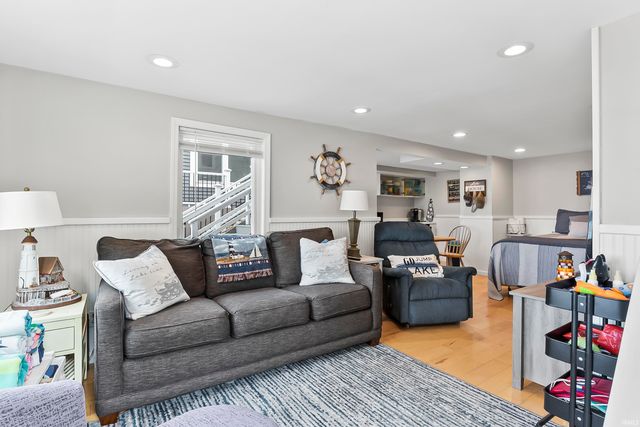 11247 N East Wawasee Drive, Syracuse, IN 46567