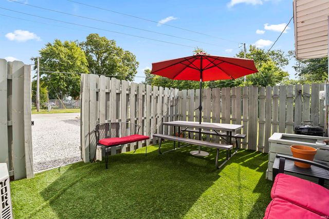 11247 N East Wawasee Drive, Syracuse, IN 46567