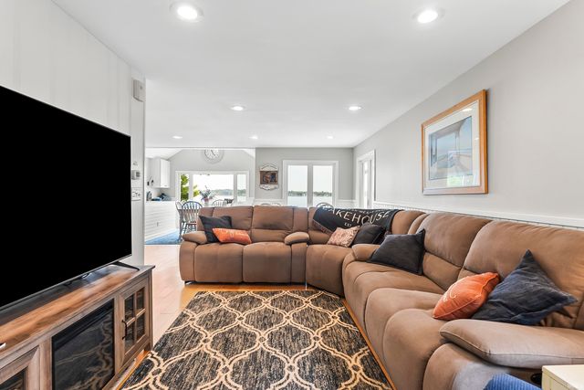 11247 N East Wawasee Drive, Syracuse, IN 46567