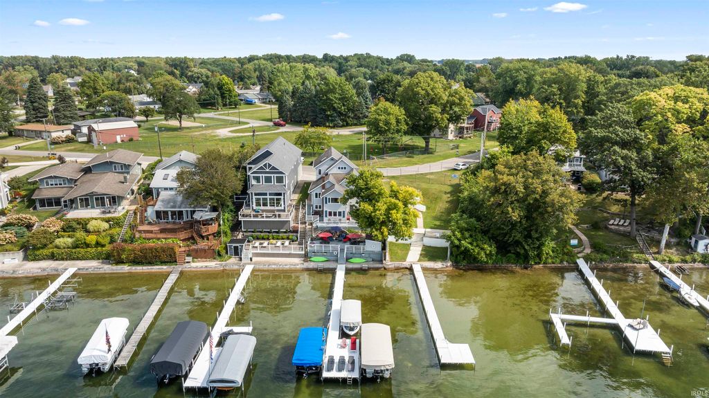 11247 N East Wawasee Drive, Syracuse, IN 46567