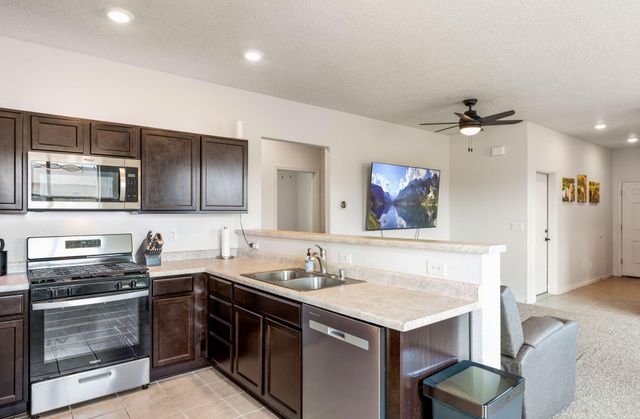 2 Avenida Parque Court, Los Lunas, NM 87031