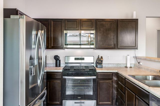 2 Avenida Parque Court, Los Lunas, NM 87031