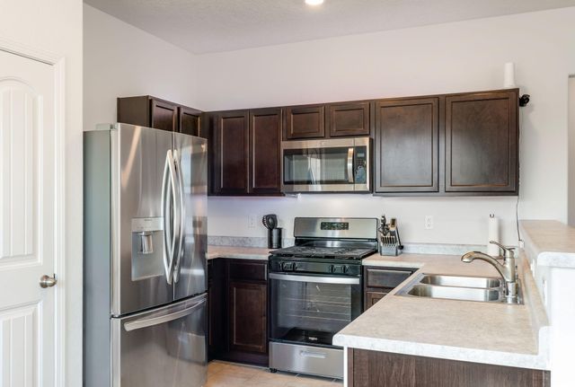2 Avenida Parque Court, Los Lunas, NM 87031