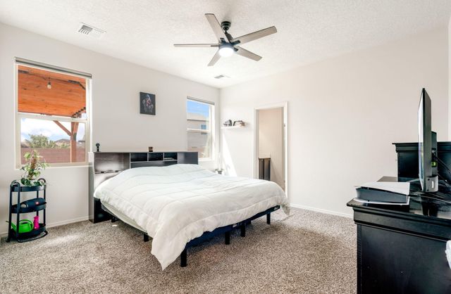 2 Avenida Parque Court, Los Lunas, NM 87031