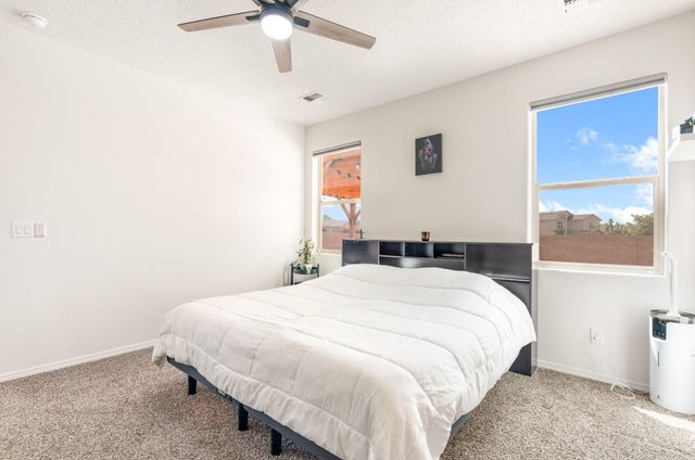2 Avenida Parque Court, Los Lunas, NM 87031