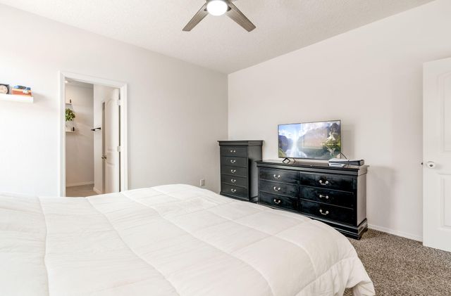 2 Avenida Parque Court, Los Lunas, NM 87031