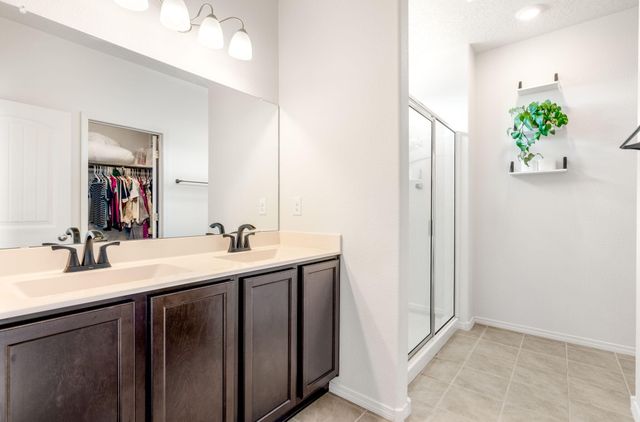2 Avenida Parque Court, Los Lunas, NM 87031