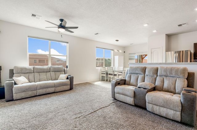 2 Avenida Parque Court, Los Lunas, NM 87031