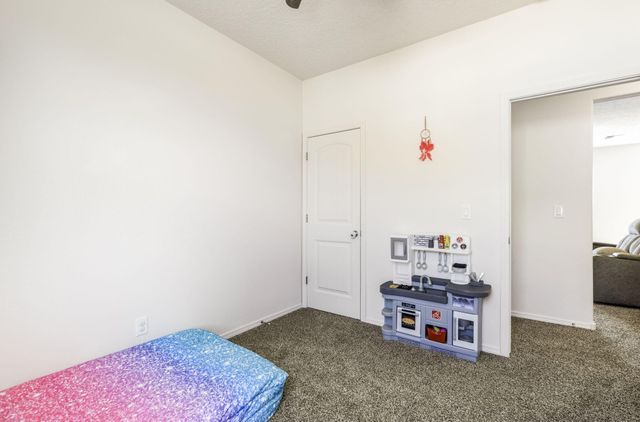 2 Avenida Parque Court, Los Lunas, NM 87031