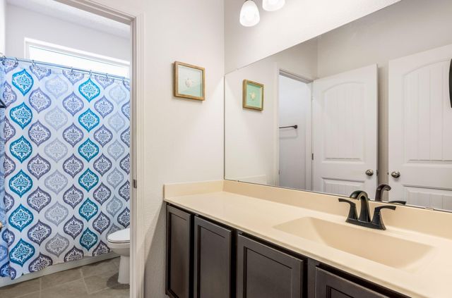 2 Avenida Parque Court, Los Lunas, NM 87031
