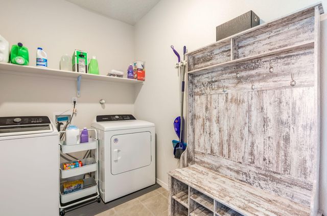 2 Avenida Parque Court, Los Lunas, NM 87031