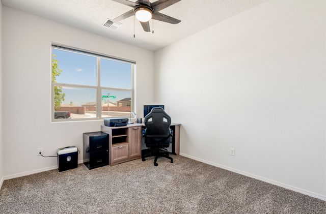 2 Avenida Parque Court, Los Lunas, NM 87031