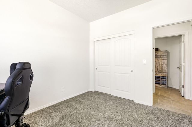 2 Avenida Parque Court, Los Lunas, NM 87031