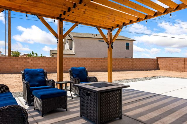 2 Avenida Parque Court, Los Lunas, NM 87031