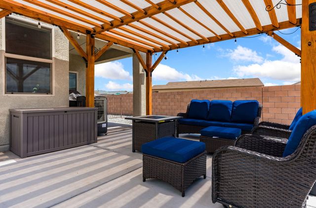 2 Avenida Parque Court, Los Lunas, NM 87031