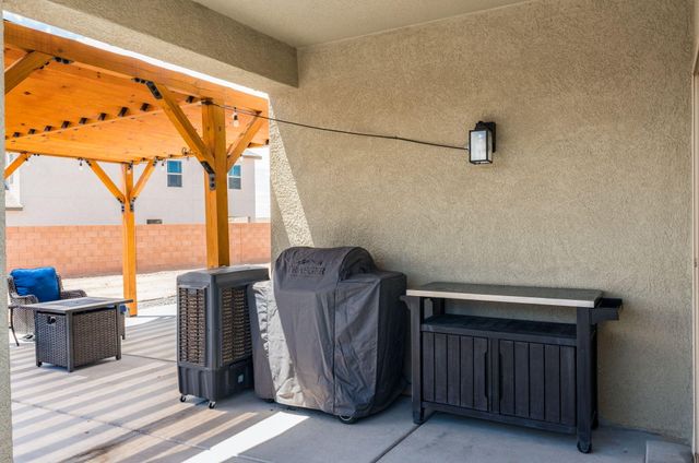 2 Avenida Parque Court, Los Lunas, NM 87031