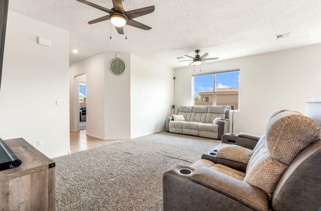 2 Avenida Parque Court, Los Lunas, NM 87031