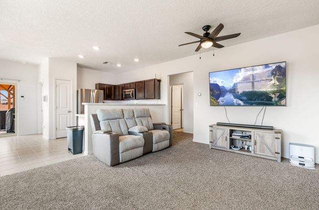 2 Avenida Parque Court, Los Lunas, NM 87031