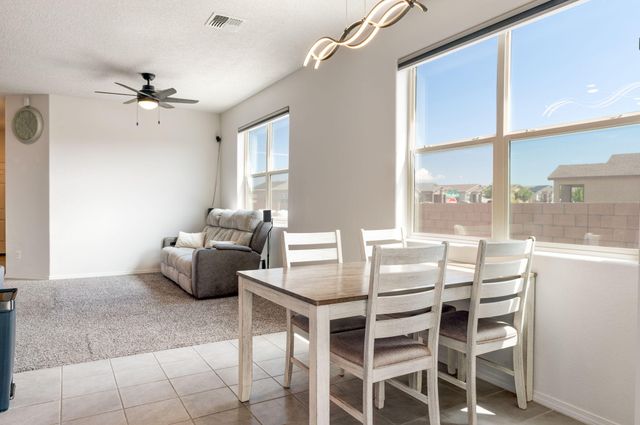 2 Avenida Parque Court, Los Lunas, NM 87031