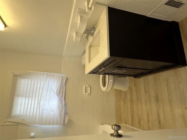 16555 8 Mile Road, Eastpointe, MI 48021