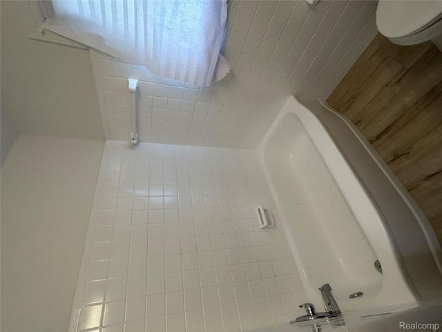 16555 8 Mile Road, Eastpointe, MI 48021