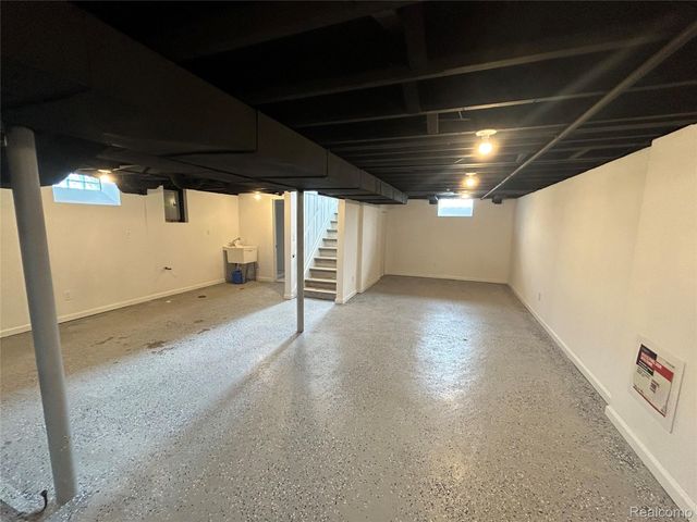 16555 8 Mile Road, Eastpointe, MI 48021