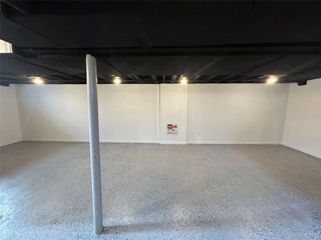 16555 8 Mile Road, Eastpointe, MI 48021