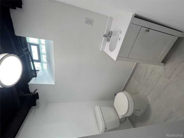 16555 8 Mile Road, Eastpointe, MI 48021