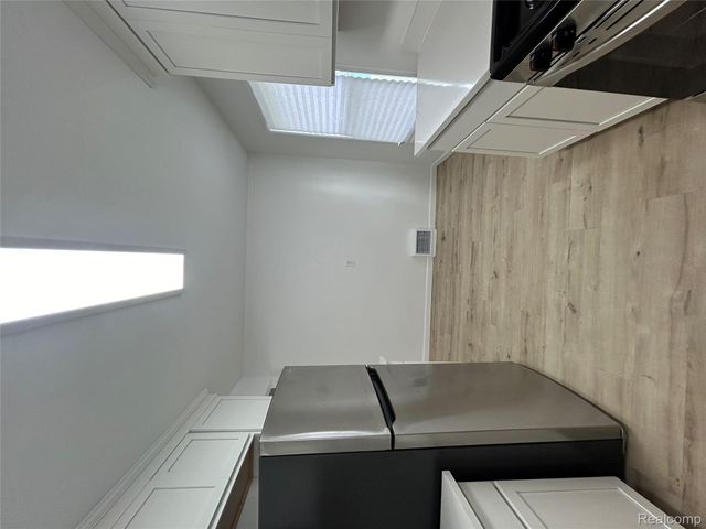 16555 8 Mile Road, Eastpointe, MI 48021