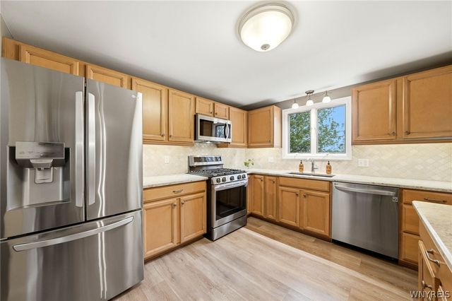 141 Lyndhurst Road, Amherst, NY 14221