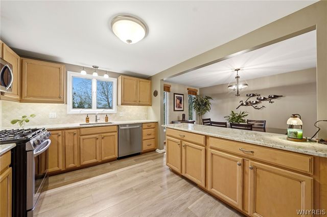 141 Lyndhurst Road, Amherst, NY 14221