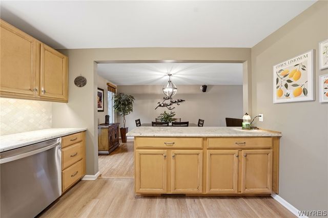 141 Lyndhurst Road, Amherst, NY 14221