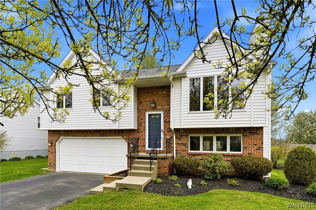 141 Lyndhurst Road, Amherst, NY 14221