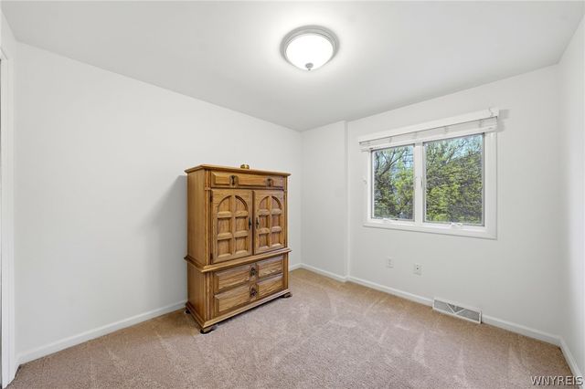 141 Lyndhurst Road, Amherst, NY 14221