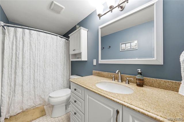 141 Lyndhurst Road, Amherst, NY 14221