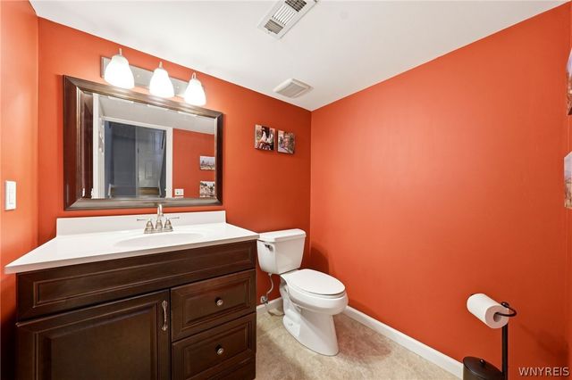 141 Lyndhurst Road, Amherst, NY 14221