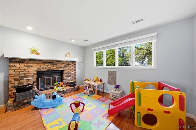 141 Lyndhurst Road, Amherst, NY 14221