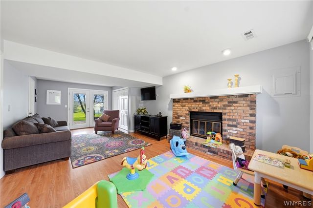 141 Lyndhurst Road, Amherst, NY 14221