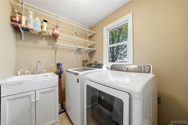 141 Lyndhurst Road, Amherst, NY 14221