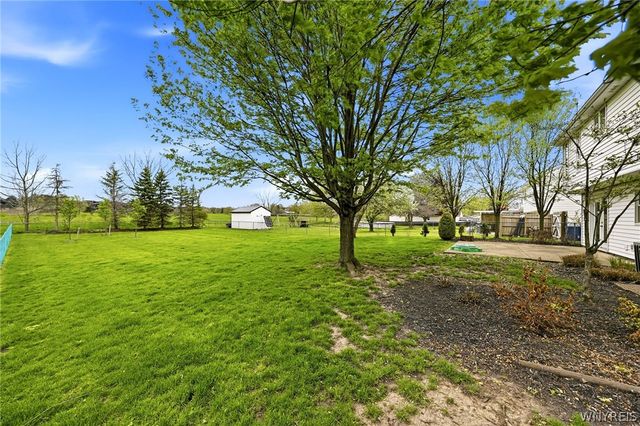 141 Lyndhurst Road, Amherst, NY 14221